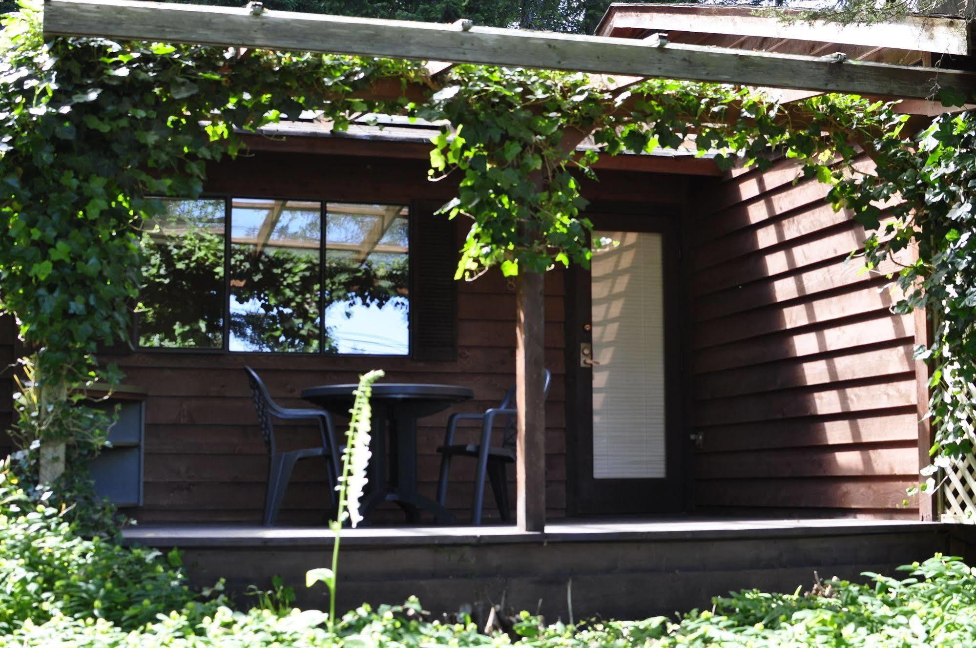 Driftwood Village Cottages Sturdies Bay 외부 사진