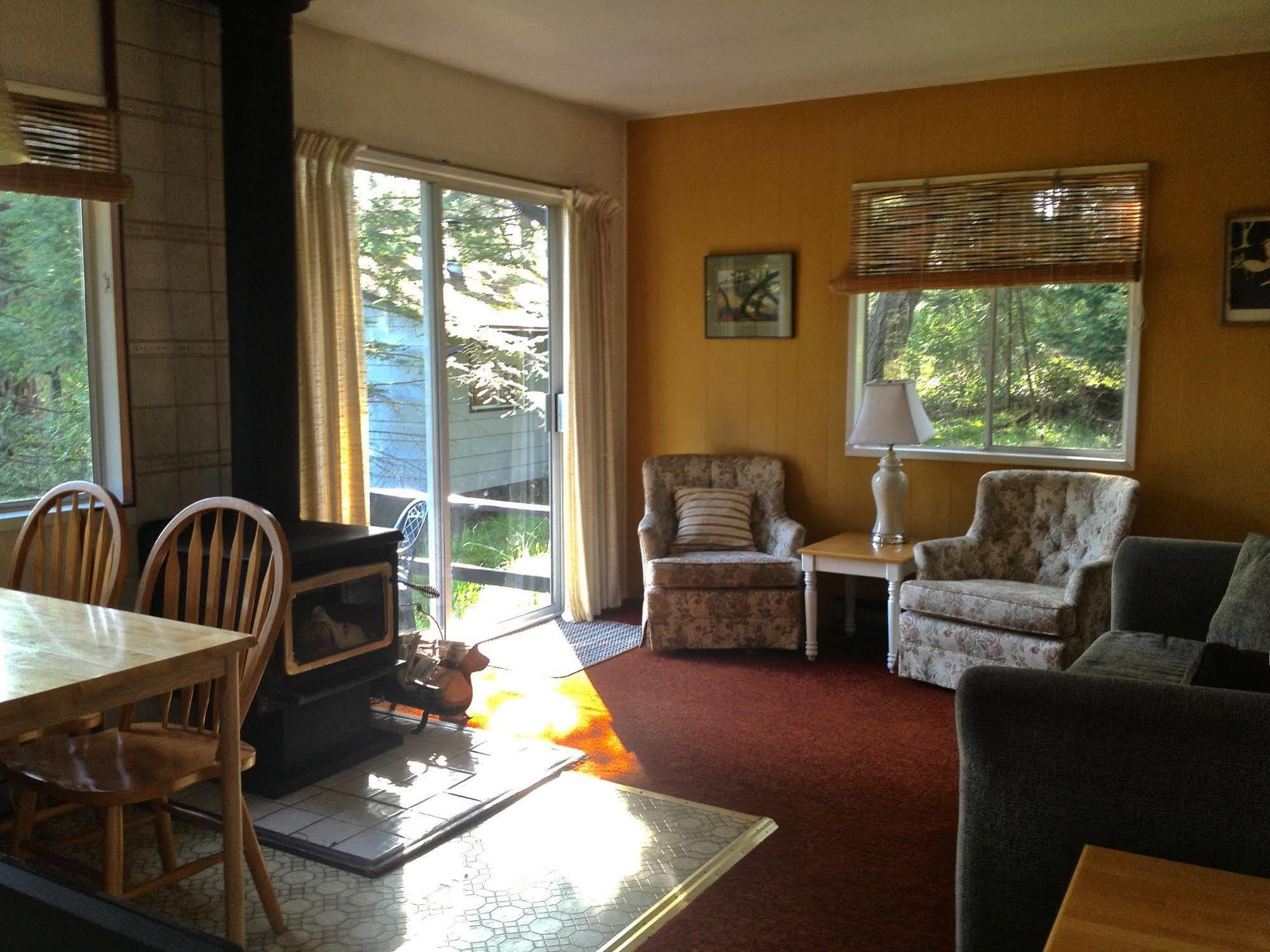 Driftwood Village Cottages Sturdies Bay 외부 사진