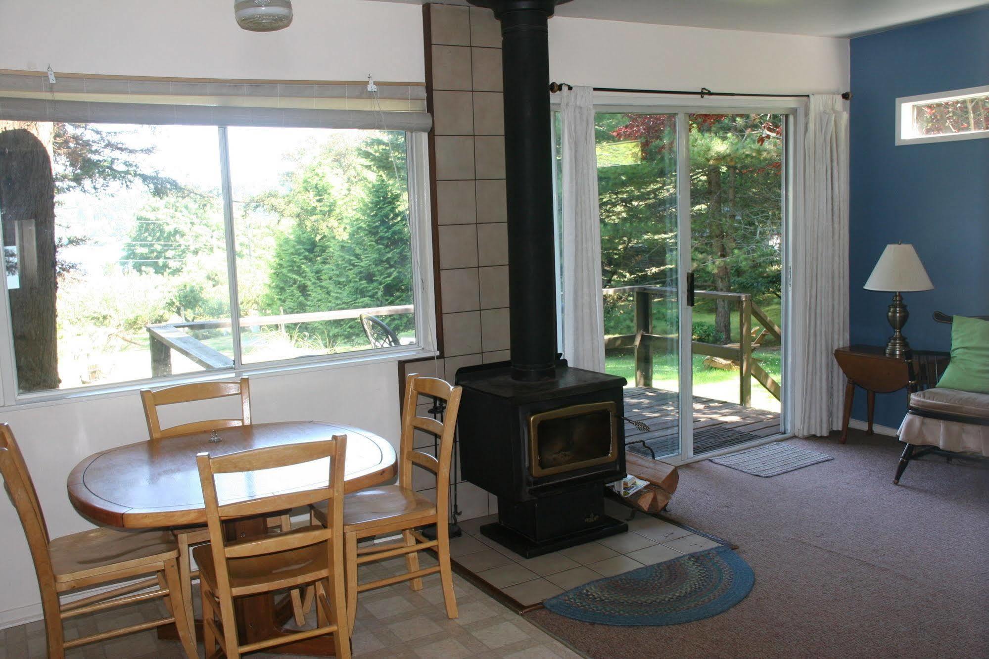Driftwood Village Cottages Sturdies Bay 외부 사진