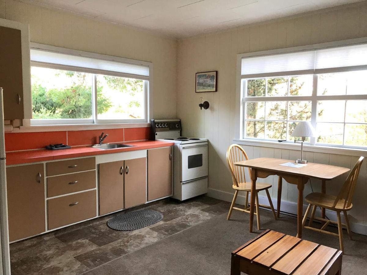 Driftwood Village Cottages Sturdies Bay 외부 사진