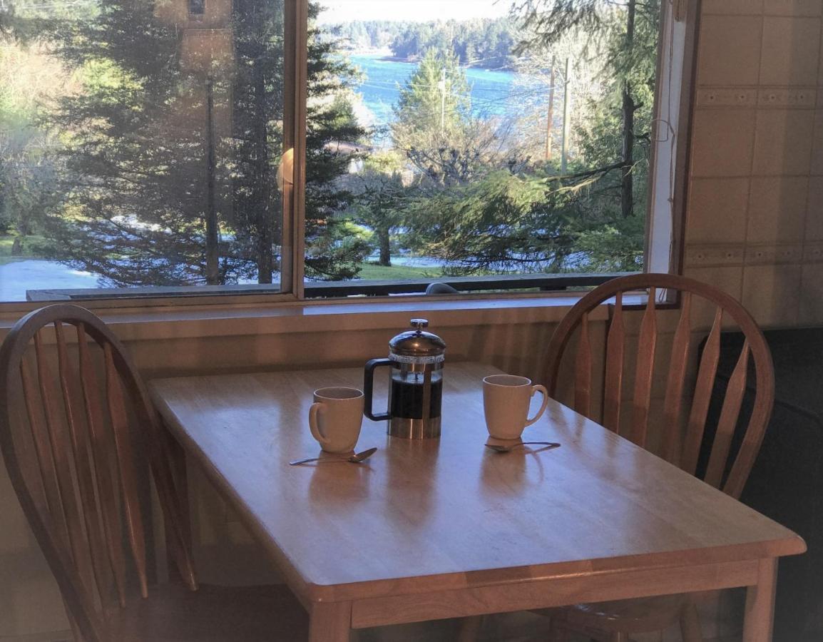 Driftwood Village Cottages Sturdies Bay 외부 사진